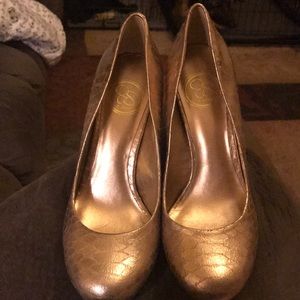 Jessica Simpson gold snake print heels